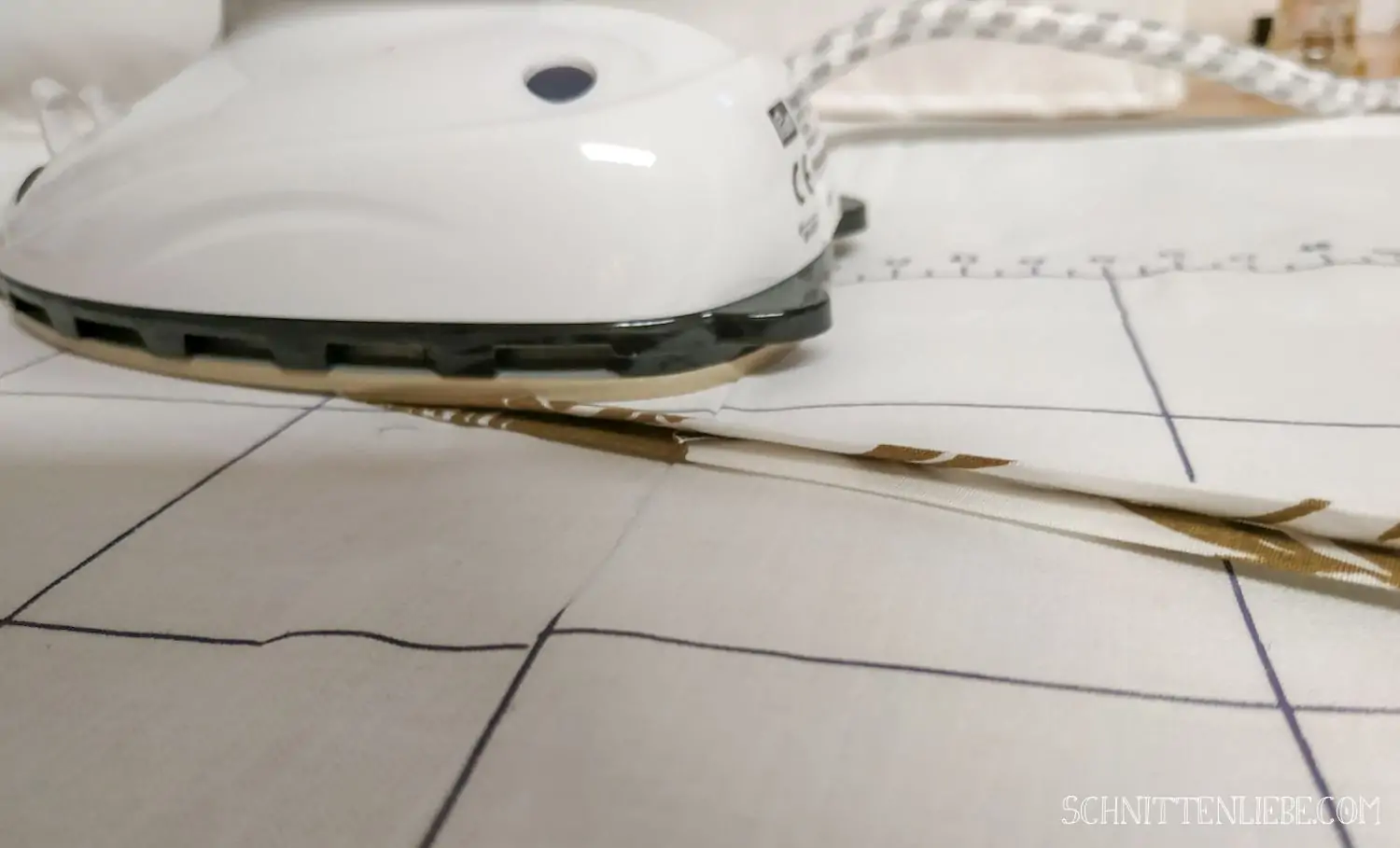 Schrägband selbst erstellen Schrägbandformer Papier Schablone